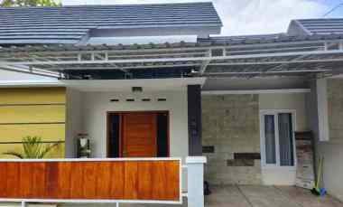 Rumah Minimalis Belakang Umy
