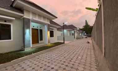 Rumah Modern 100 meter dari Jalan Utama Jogja-solo