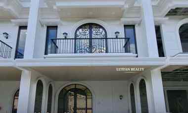 Rumah Modern Classic Jagakarsa dekat Tol Andara