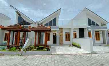 Rumah Modern dengan Rooftop, dekat Jalan Jogjasolo