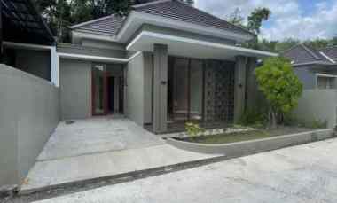 Rumah Modern Limasan dekat Ringin Purwomartani Sleman