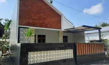 Rumah Modern Mezzanine dekat Umy di Bangunjiwo, Bantul
