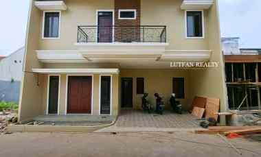 Rumah Modern Minimalis Pejaten dalam Cluster