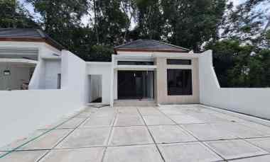 Rumah Modern Timur Pasar Jangkang Sleman