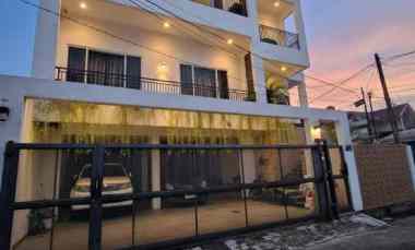 Rumah Modern Tropis dalam Komplek Semi Furnished