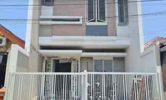 Rumah Nirwana Eksecutive, Hadap Utara, Row 3,5 Mobil