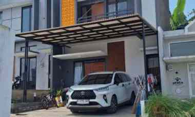 Rumah Nuansa Villa dekat Kota Baru Parahyangan Bandung