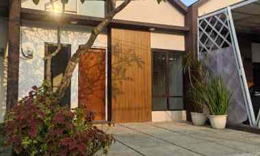 Rumah Nyaman dekat Tol dan Stasiun Lrt