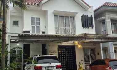 Rumah Nyaman Kolam Renang Legenda Wisata Cibubur