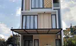 Rumah Pejaten, Desain Modern Premium Pinggir Jalan Raya