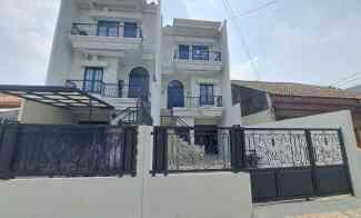 Rumah Pejaten,Mewah Bebas Banjir Akses 2 Mobil