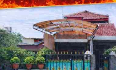 rumah pinggir jalan di pusat keramaian kota depok