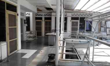 Rumah Putro Agung, Surabaya, Row Jalan 2 Mobil