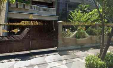 Rumah Raya Dharmahusada Indah, Strategis