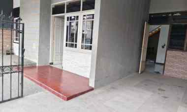 Rumah Rungkut Mapan 1,5 Lantai