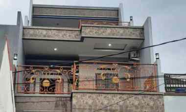 Rumah Second 2,5 Lantai di Ratujaya Depok