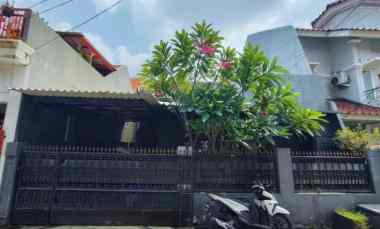 Rumah Secondary dalam Komplek di Pondok Bambu