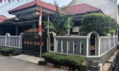 Rumah Secondary Terawat dalam Komplek Perumahan