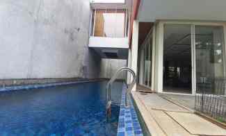 Rumah Sewa Ada Kolam Renang Komplek Elit Setraduta