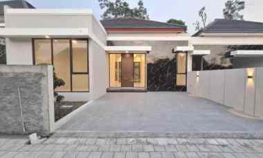 Rumah Siap Huni, Tanah Luas, dekat Pasar Jangkang, Sleman