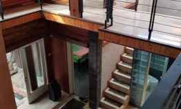 Rumah Unik Tanah Luas Strategis untuk Usaha Somawinata Bandung