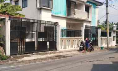 Rumah Strategis 2 Lantai Siap Buka Usaha Karanganyar