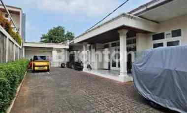 Rumah Super Mahal, Nyaman, Serta Luas Plus Kolam Renang