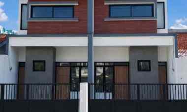 rumah tenggilis surabaya strategis carport
