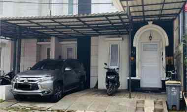 Rumah Terawat dalam Komplek Cinere dekat ke Tol Brigif