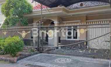 Rumah Terawat di Araya 1 Surabaya Row Jalan 3 Mobil