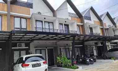Rumah Town House 2 Lantai DP 0 di Kranggan Bekasi