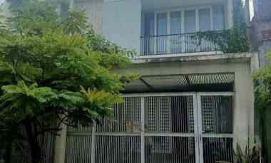 Rumah Villa Royal Pakuwon City