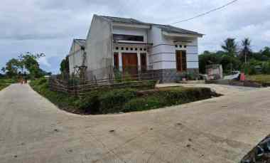 Rumah Villa Suasana Pedesaan