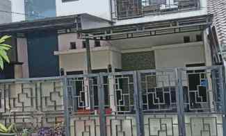 Rumah Second 2 Lantai Terawat di Beji Depok