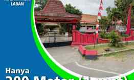 Tanah Timur Solo Depan Lapangan Laban