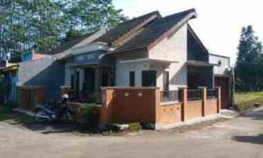 Timur Pasar Gentan Jalan Kaliurang km 10 Sleman