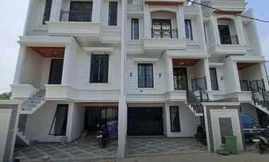 Rumah Dijual di Margasatwa Cilandak
