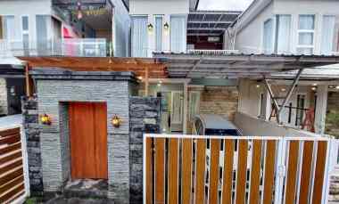 Villa Eksklusif Minimalis 2 Lantai Kota Batu