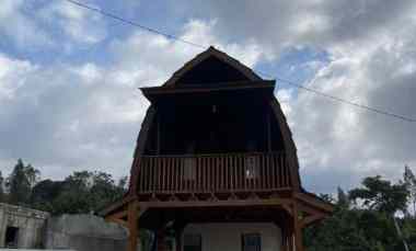 villa kayu 2 lantai semi furnished di sembalun